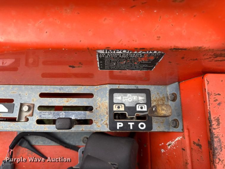 image for item EM8383 2004 Kubota L5030D MFWD tractor