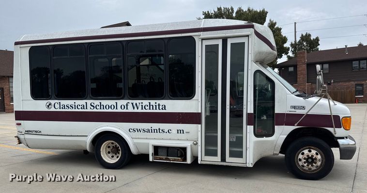 image for item EM8390 2005 Ford E350 shuttle bus