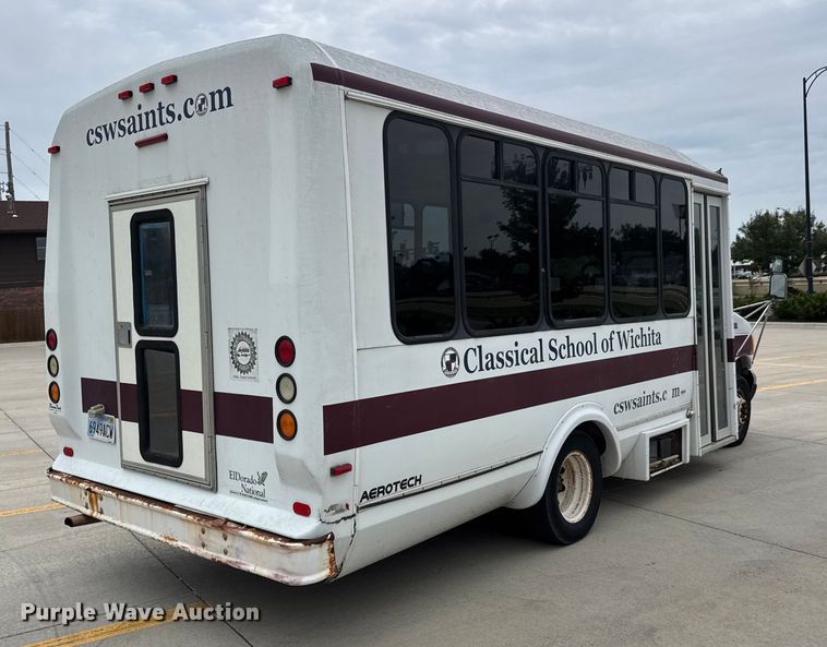 image for item EM8390 2005 Ford E350 shuttle bus