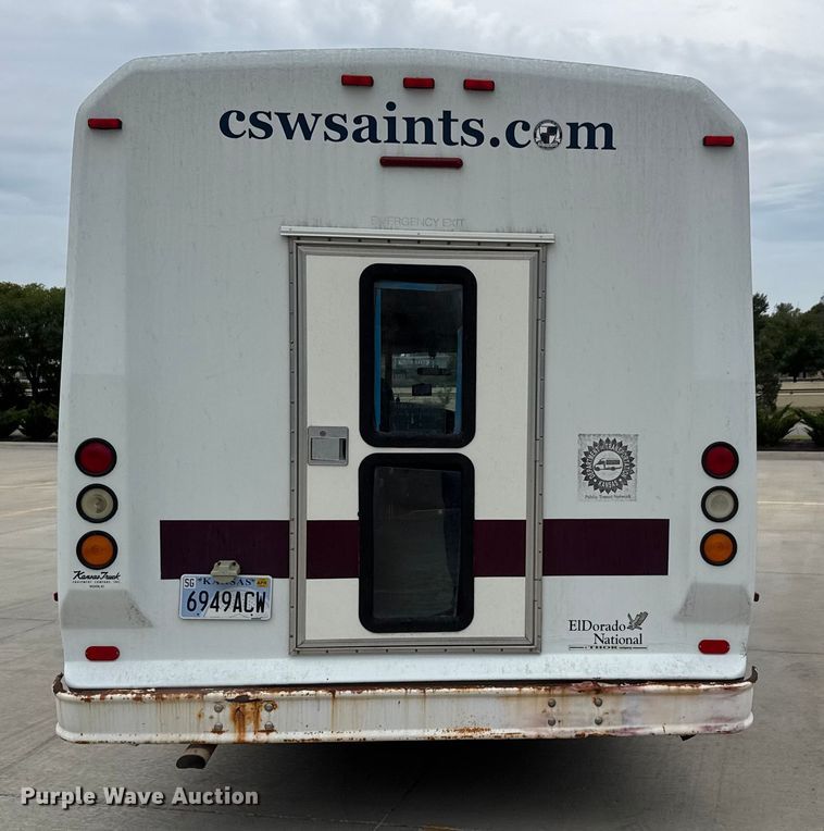 image for item EM8390 2005 Ford E350 shuttle bus