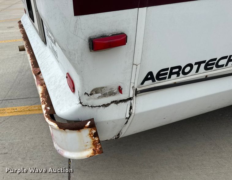 image for item EM8390 2005 Ford E350 shuttle bus