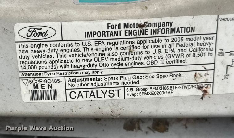 image for item EM8390 2005 Ford E350 shuttle bus