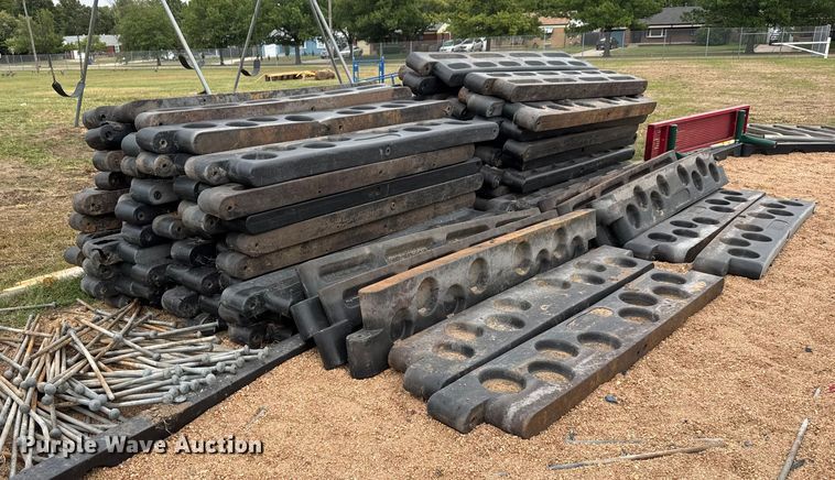 image for item EM8392 Approximately 95 pieces playground barriers