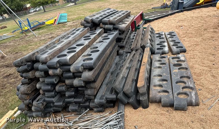 image for item EM8392 Approximately 95 pieces playground barriers