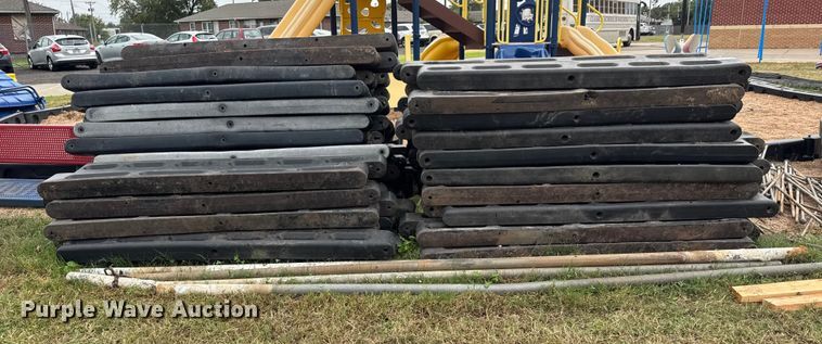 image for item EM8392 Approximately 95 pieces playground barriers