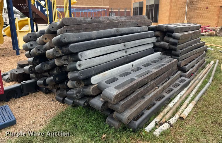 image for item EM8392 Approximately 95 pieces playground barriers