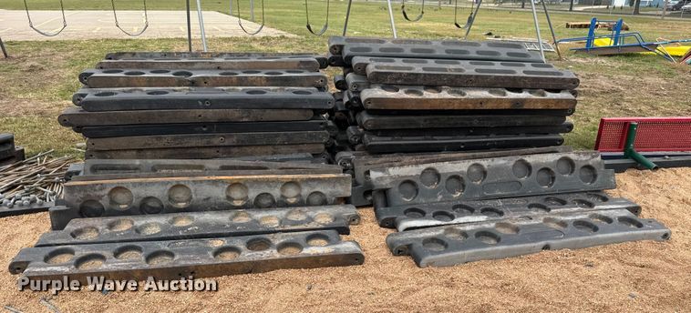 image for item EM8392 Approximately 95 pieces playground barriers