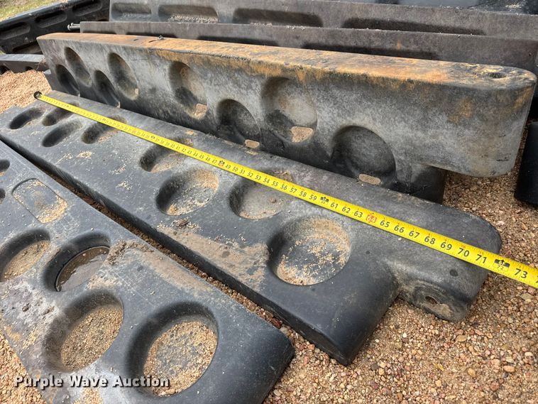 image for item EM8392 Approximately 95 pieces playground barriers