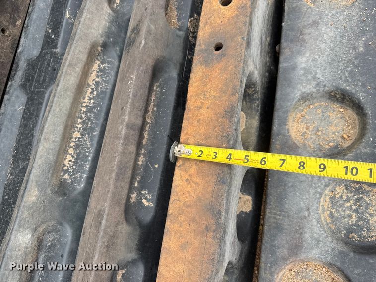 image for item EM8392 Approximately 95 pieces playground barriers