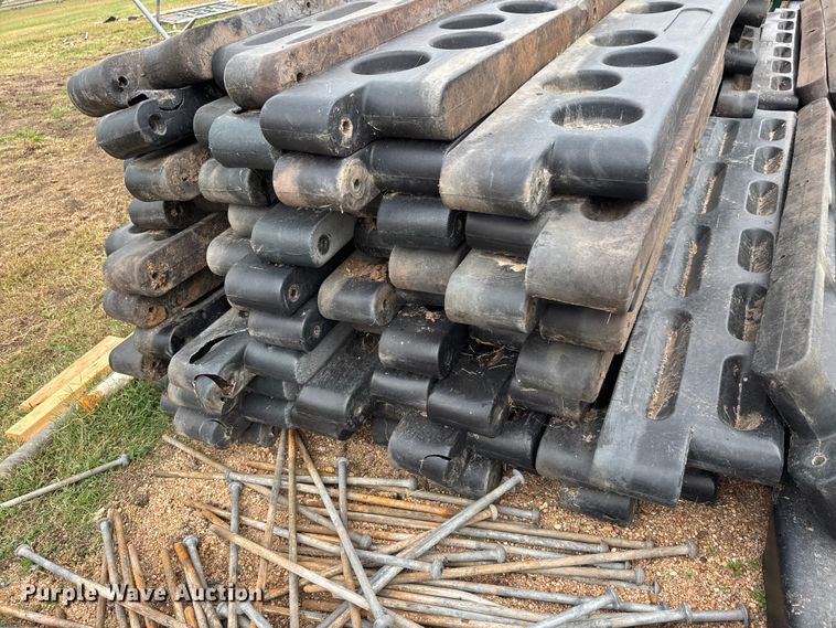 image for item EM8392 Approximately 95 pieces playground barriers