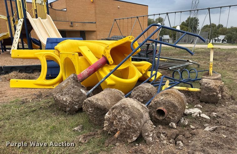 image for item EM8395 Playground equipment