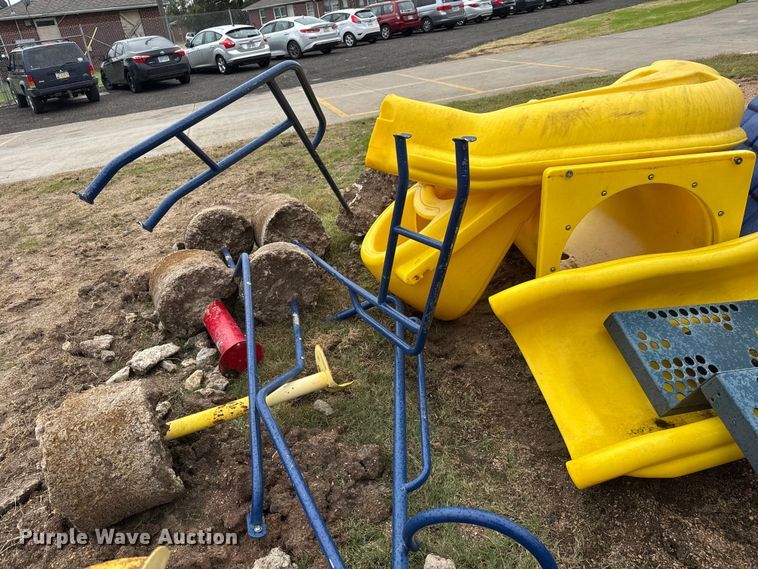 image for item EM8395 Playground equipment