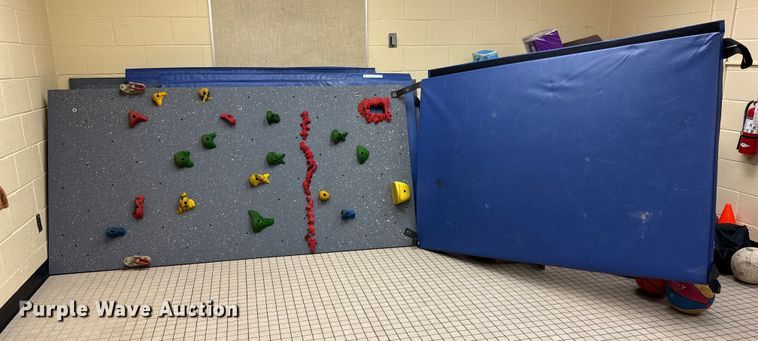 image for item EM8396 Everlast Climbing Industries climbing wall