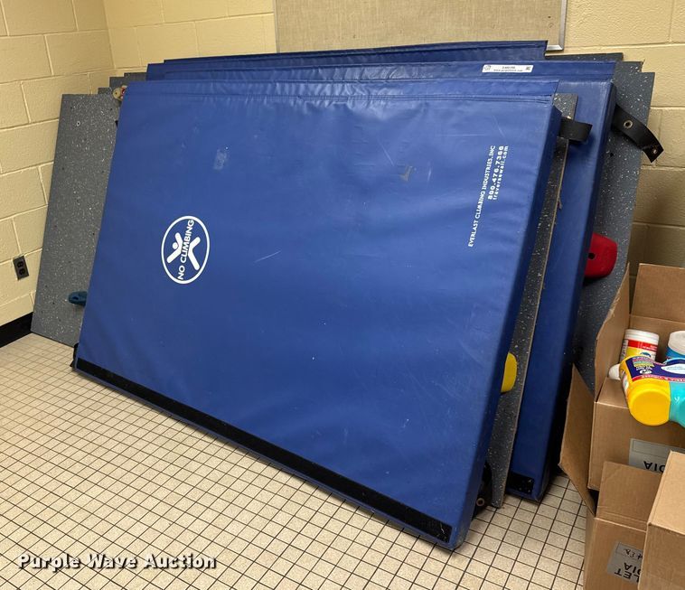 image for item EM8396 Everlast Climbing Industries climbing wall