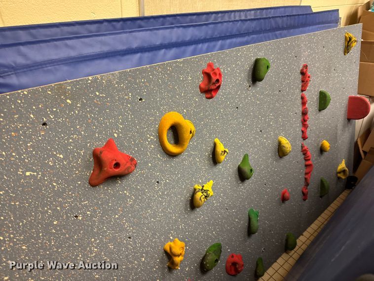 image for item EM8396 Everlast Climbing Industries climbing wall