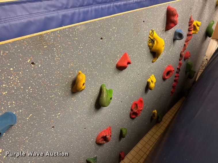 image for item EM8396 Everlast Climbing Industries climbing wall