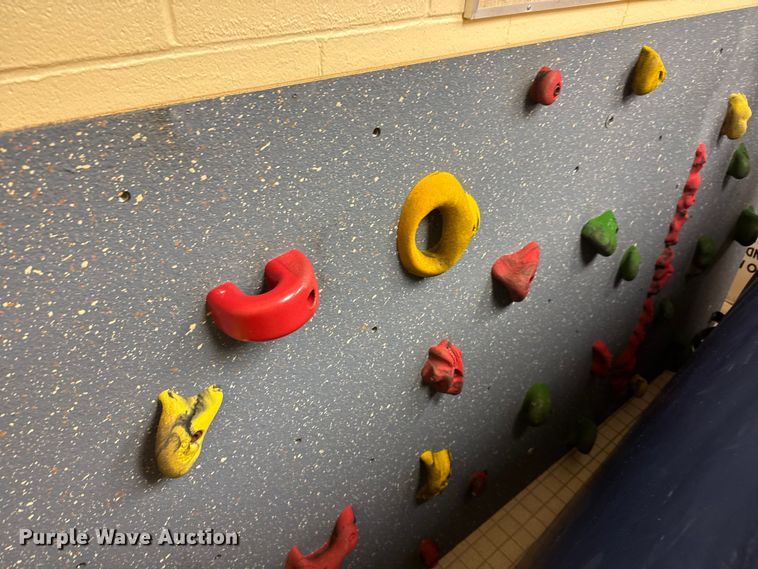 image for item EM8396 Everlast Climbing Industries climbing wall