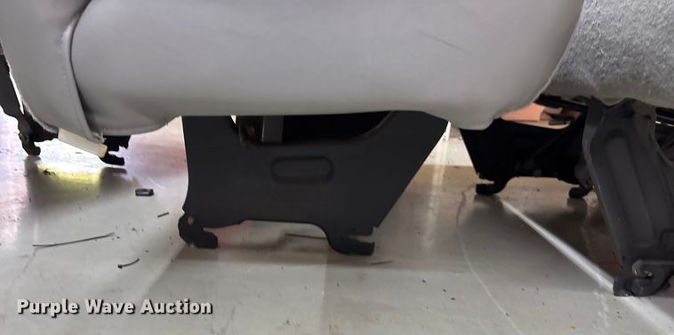 image for item EN5673 (4) bench seats