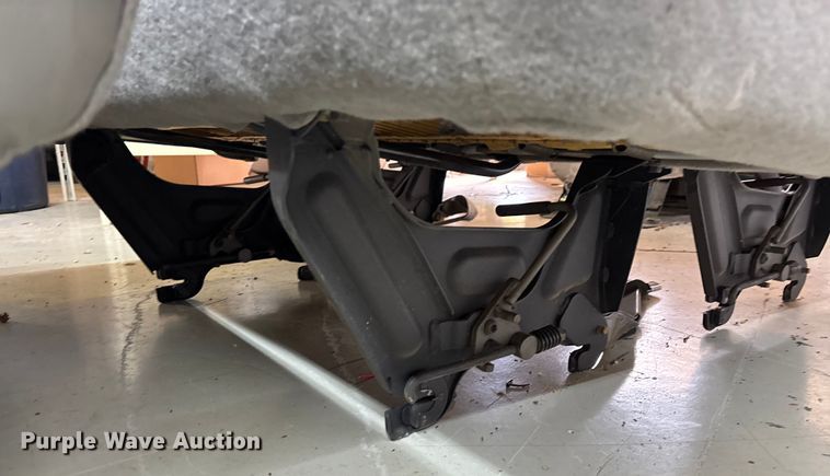 image for item EN5673 (4) bench seats