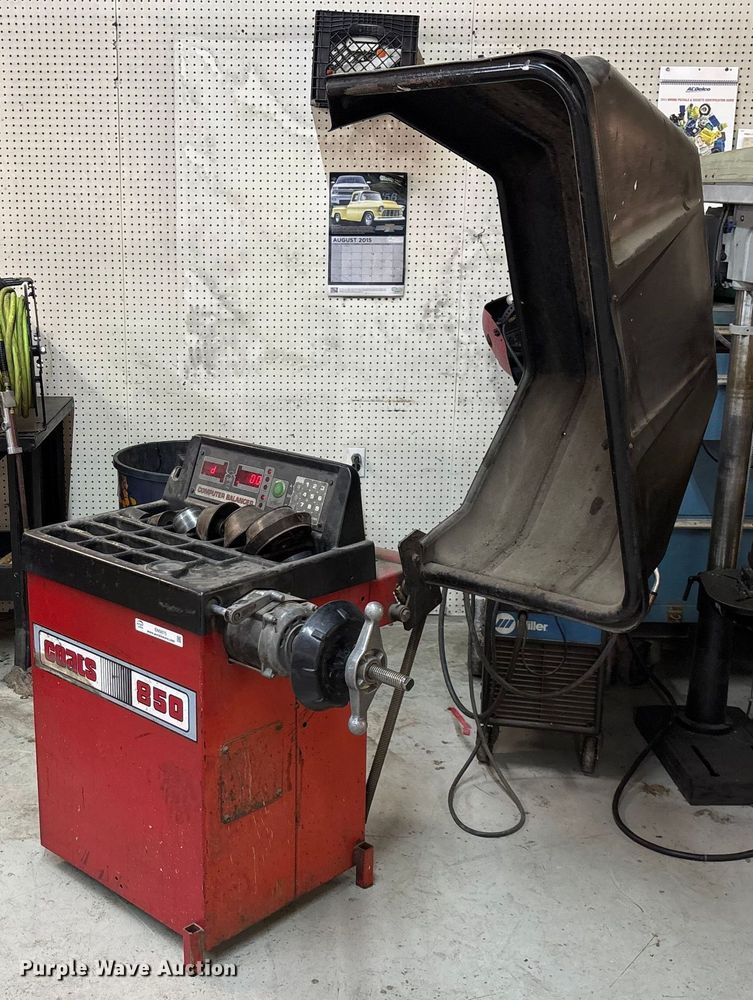 image for item EN5675 Coats 850 Computer Balancer tire balancer