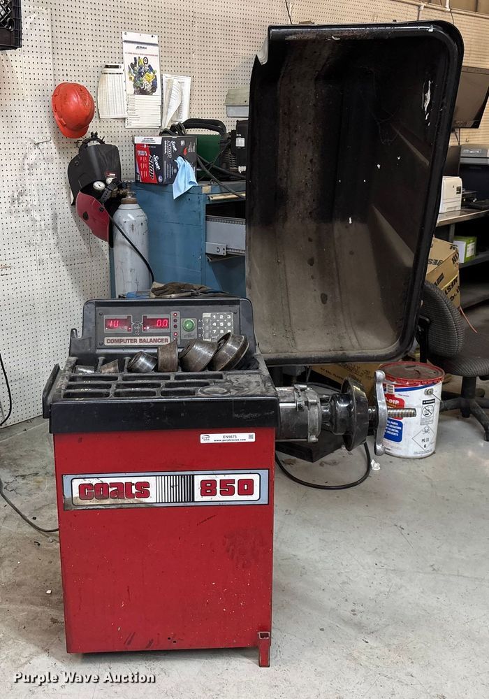 image for item EN5675 Coats 850 Computer Balancer tire balancer