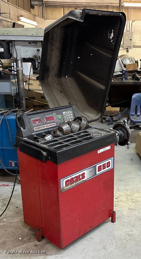 image for item EN5675 Coats 850 Computer Balancer tire balancer