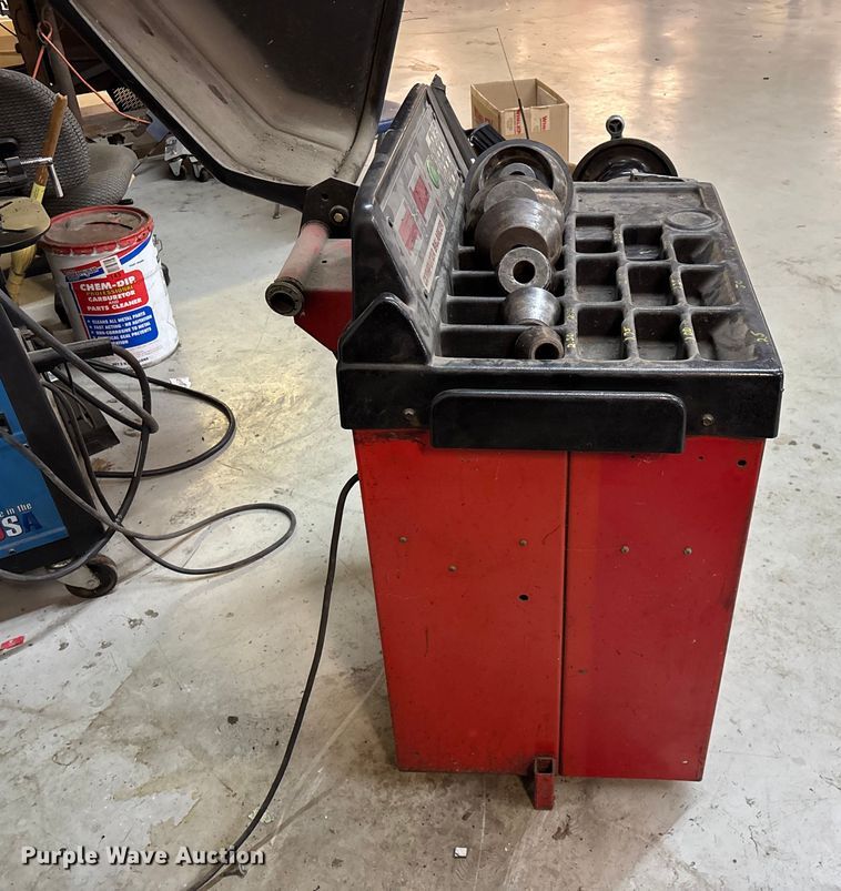 image for item EN5675 Coats 850 Computer Balancer tire balancer