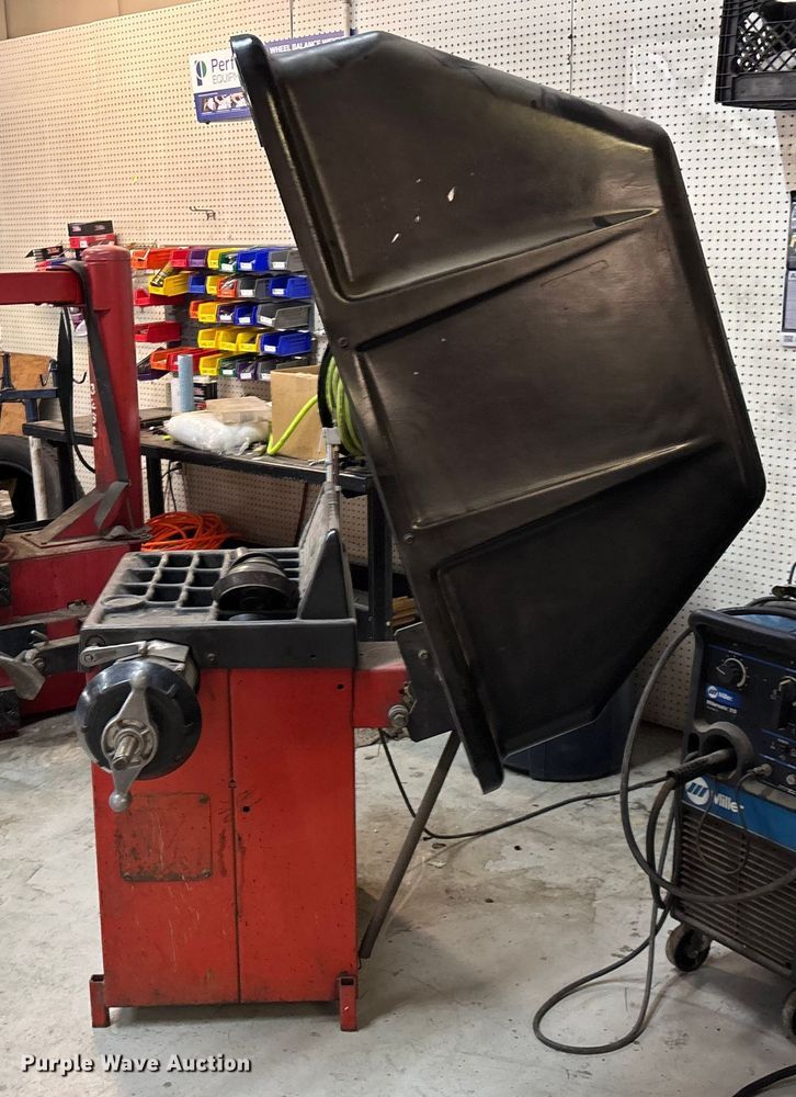 image for item EN5675 Coats 850 Computer Balancer tire balancer