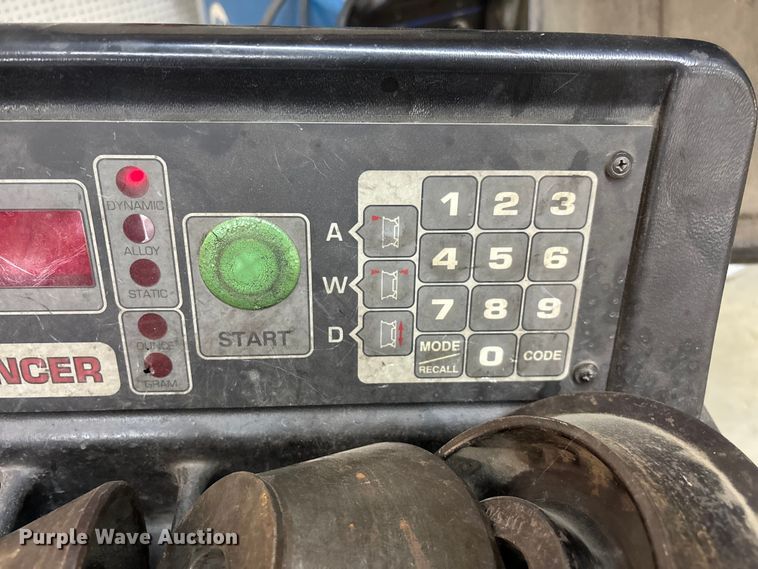 image for item EN5675 Coats 850 Computer Balancer tire balancer