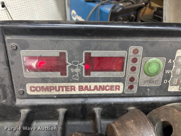 image for item EN5675 Coats 850 Computer Balancer tire balancer