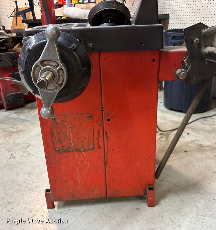 image for item EN5675 Coats 850 Computer Balancer tire balancer