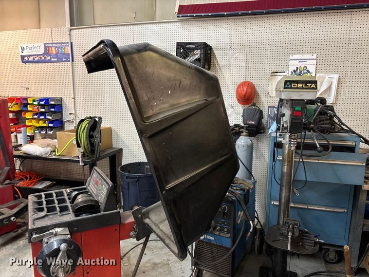 image for item EN5675 Coats 850 Computer Balancer tire balancer