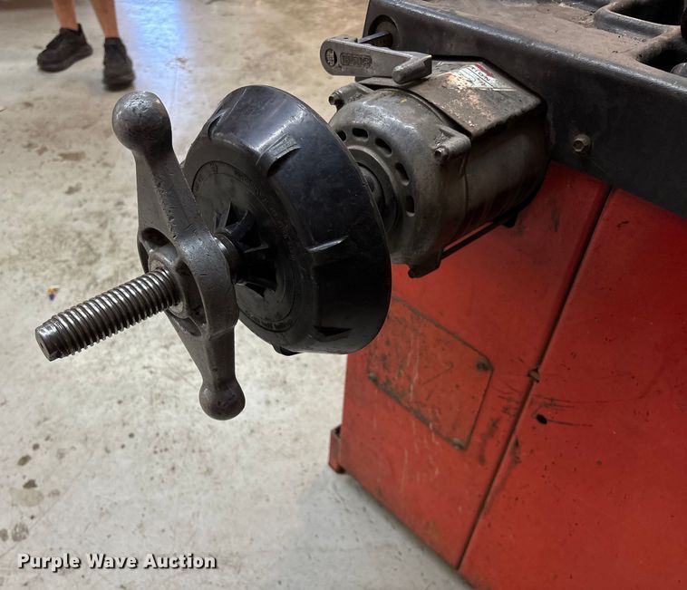 image for item EN5675 Coats 850 Computer Balancer tire balancer