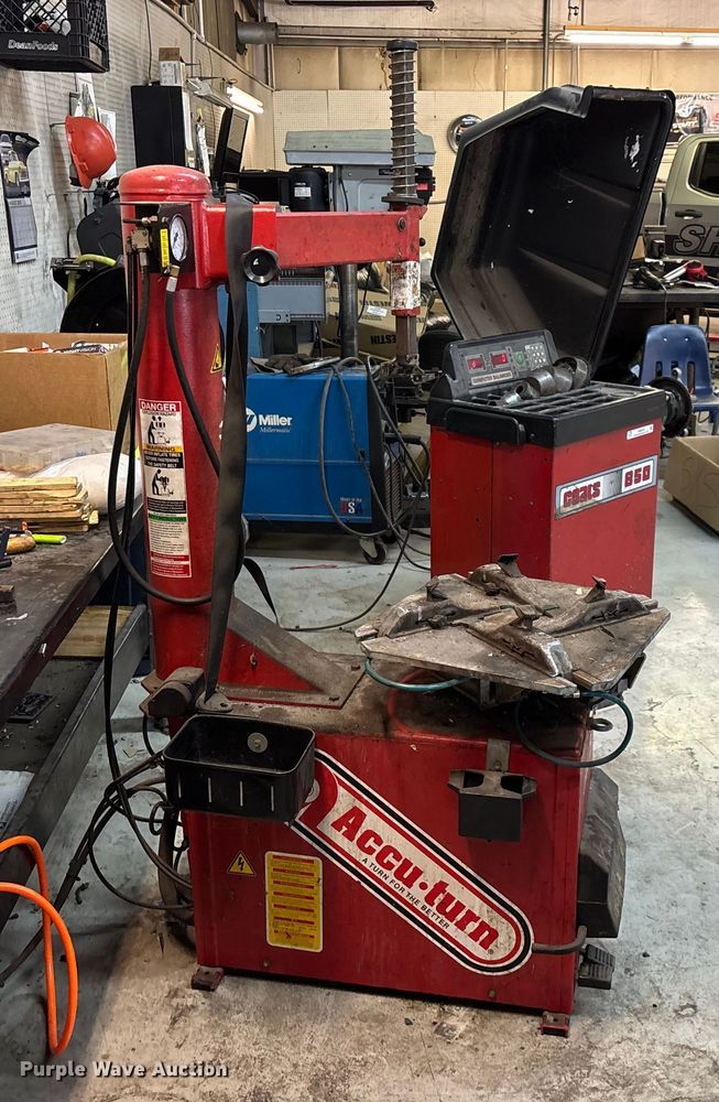 image for item EN5676 Accu-turn 326S tire machine