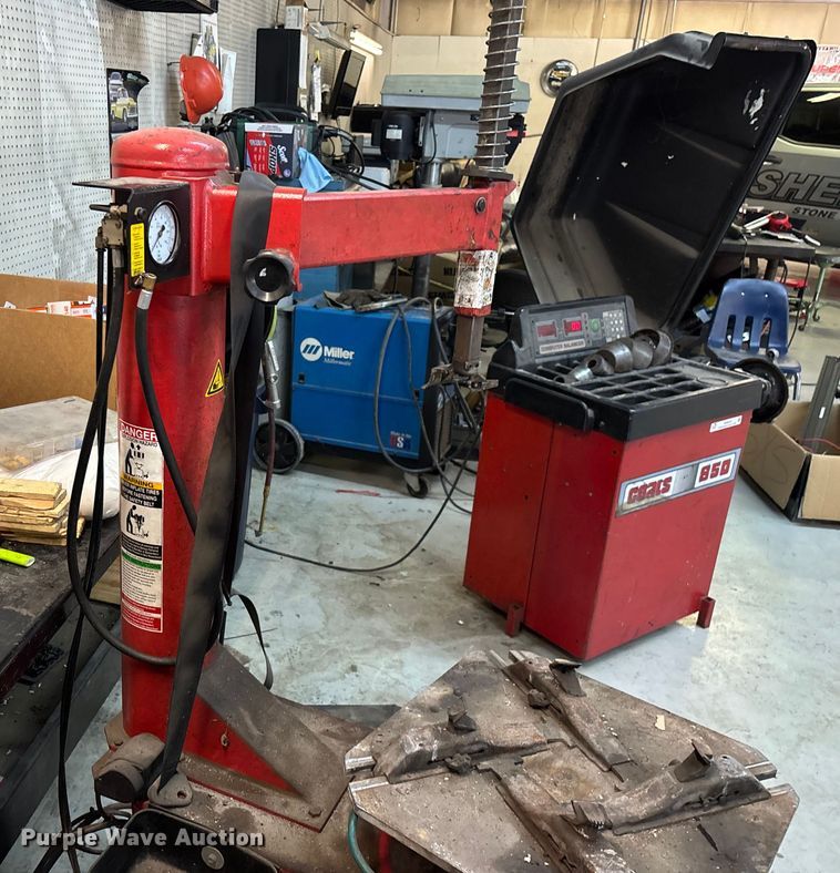 image for item EN5676 Accu-turn 326S tire machine