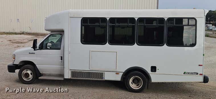image for item EO4707 2014 Ford E450 shuttle bus