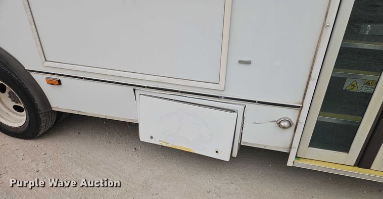 image for item EO4707 2014 Ford E450 shuttle bus