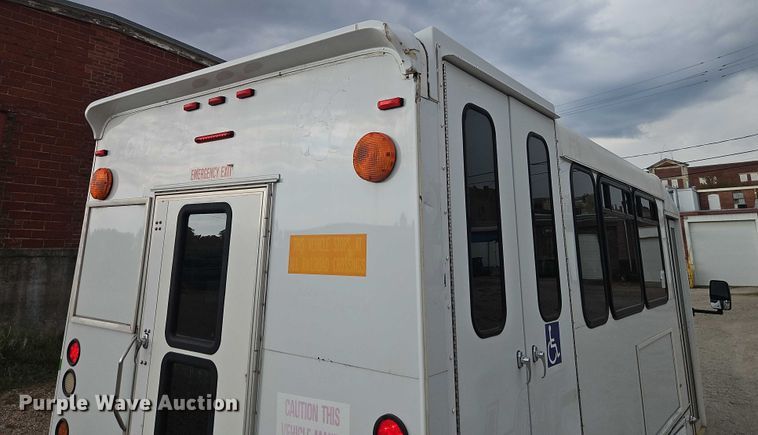 image for item EO4707 2014 Ford E450 shuttle bus