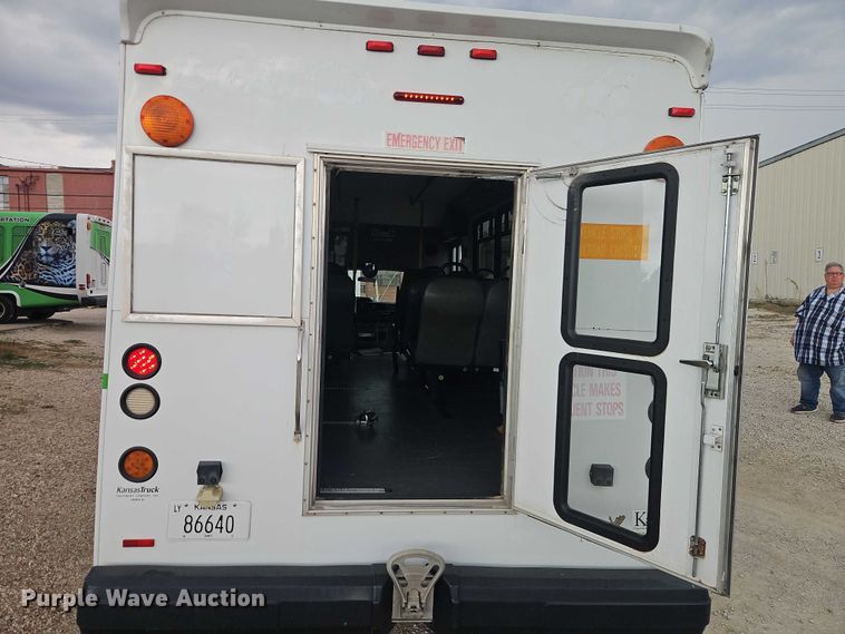 image for item EO4707 2014 Ford E450 shuttle bus