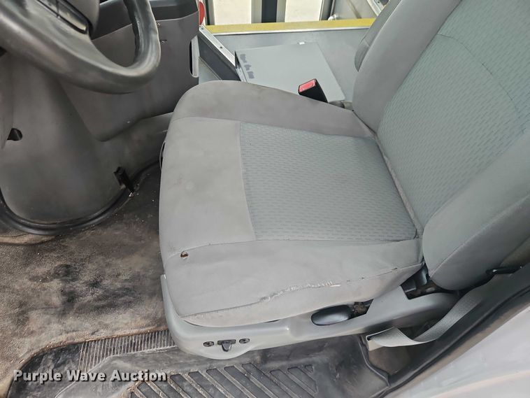 image for item EO4707 2014 Ford E450 shuttle bus