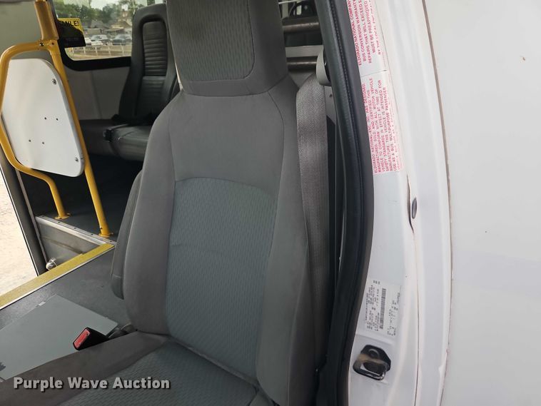 image for item EO4707 2014 Ford E450 shuttle bus