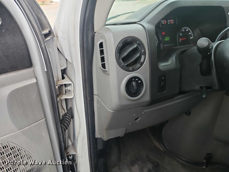 image for item EO4707 2014 Ford E450 shuttle bus