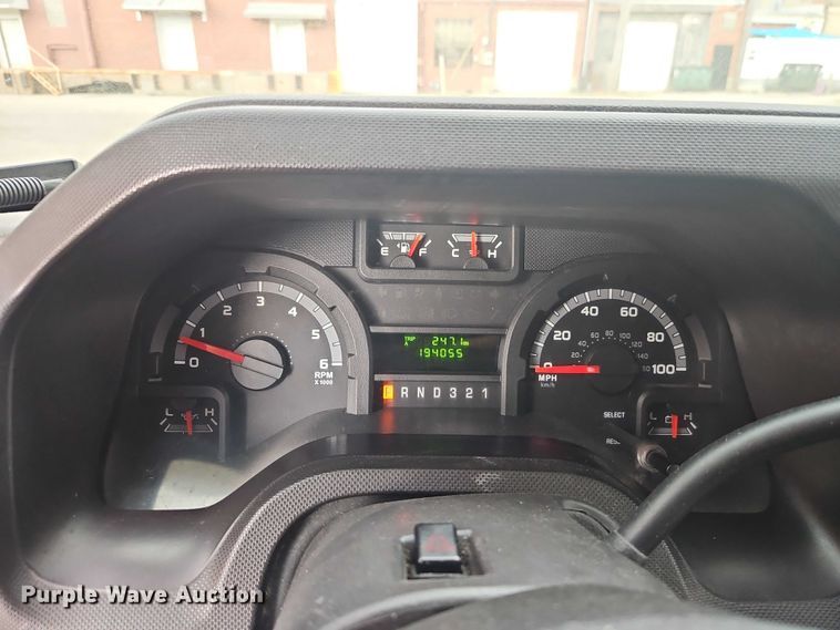 image for item EO4707 2014 Ford E450 shuttle bus