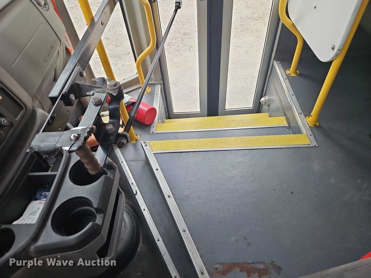 image for item EO4707 2014 Ford E450 shuttle bus