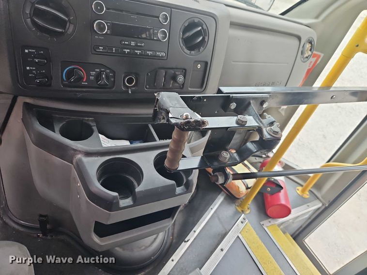 image for item EO4707 2014 Ford E450 shuttle bus