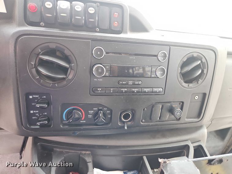 image for item EO4707 2014 Ford E450 shuttle bus