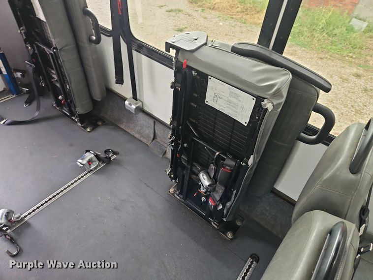 image for item EO4707 2014 Ford E450 shuttle bus