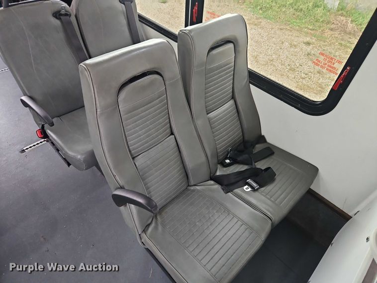 image for item EO4707 2014 Ford E450 shuttle bus
