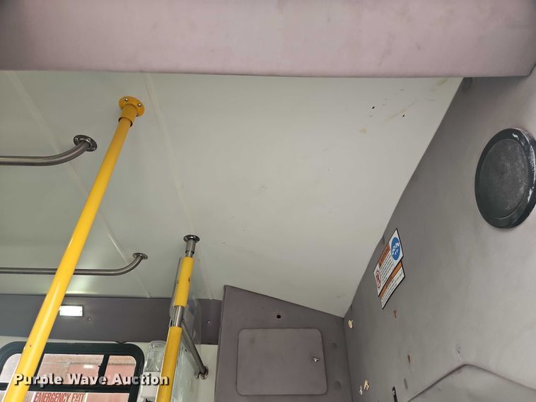 image for item EO4707 2014 Ford E450 shuttle bus