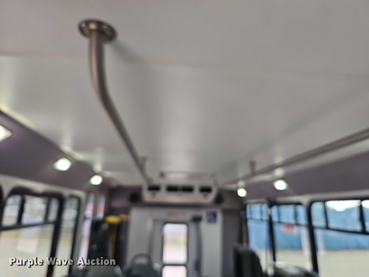 image for item EO4707 2014 Ford E450 shuttle bus